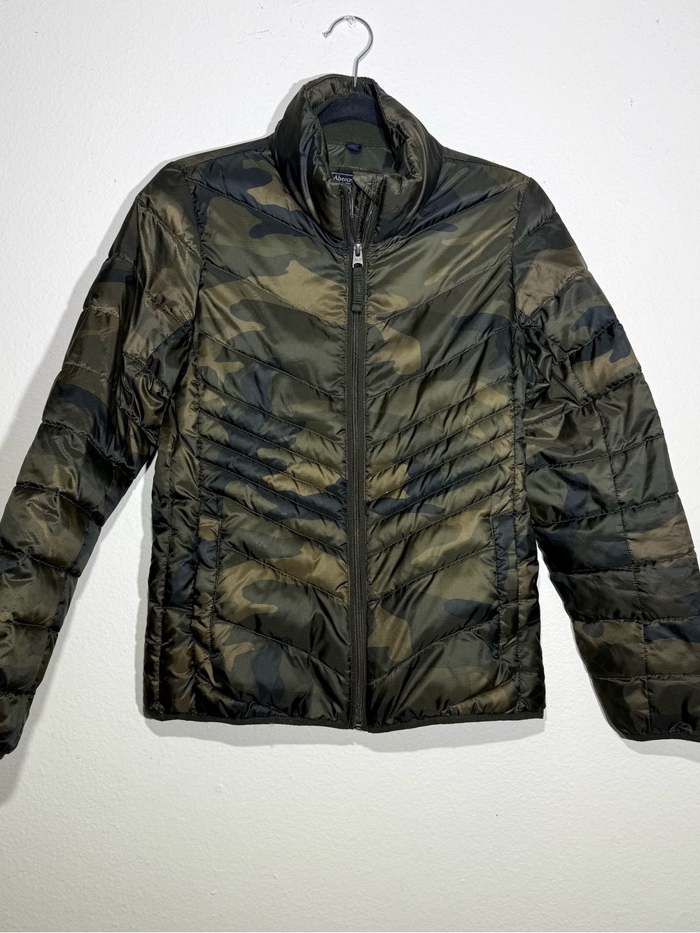 Abercrombie & Fitch Women’s Packable Down Olive Camo print Jacket size S
